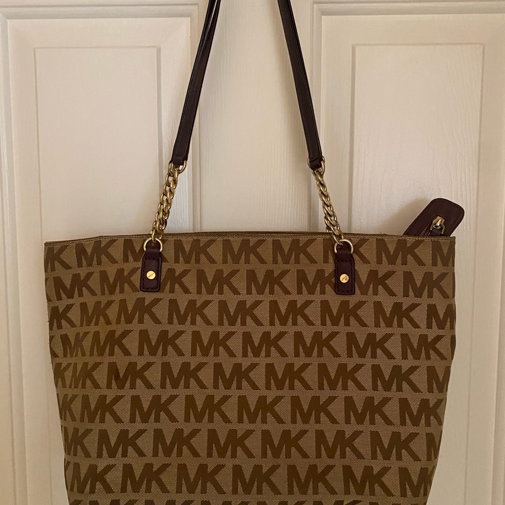 Michael Kors brown purse with plum leather straps and chain detail.